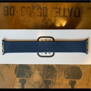 Apple Watch 45mm Abyss Blue Braided Solo Loop
- Size 12